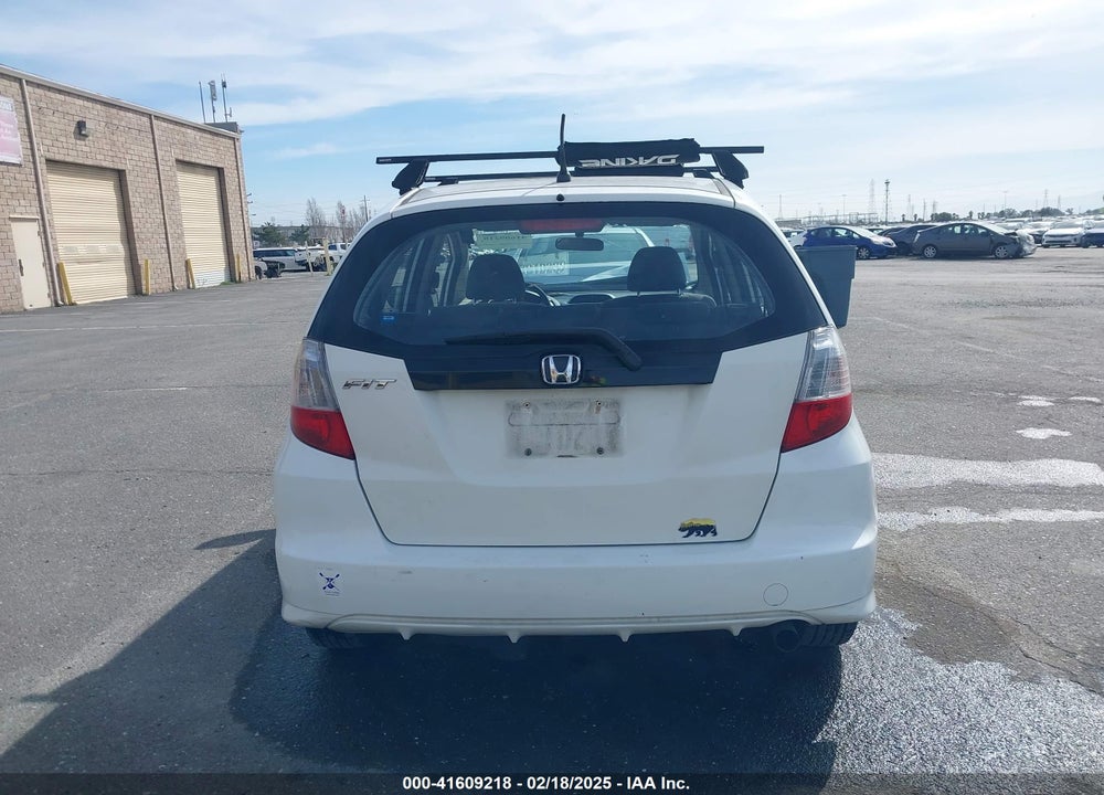2013 HONDA FIT VIN: JHMGE8H33DC061679