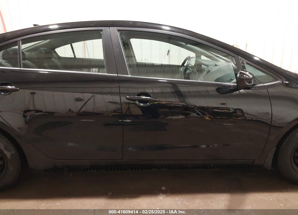 2017 KIA FORTE VIN: 3KPFL4A77HE091372