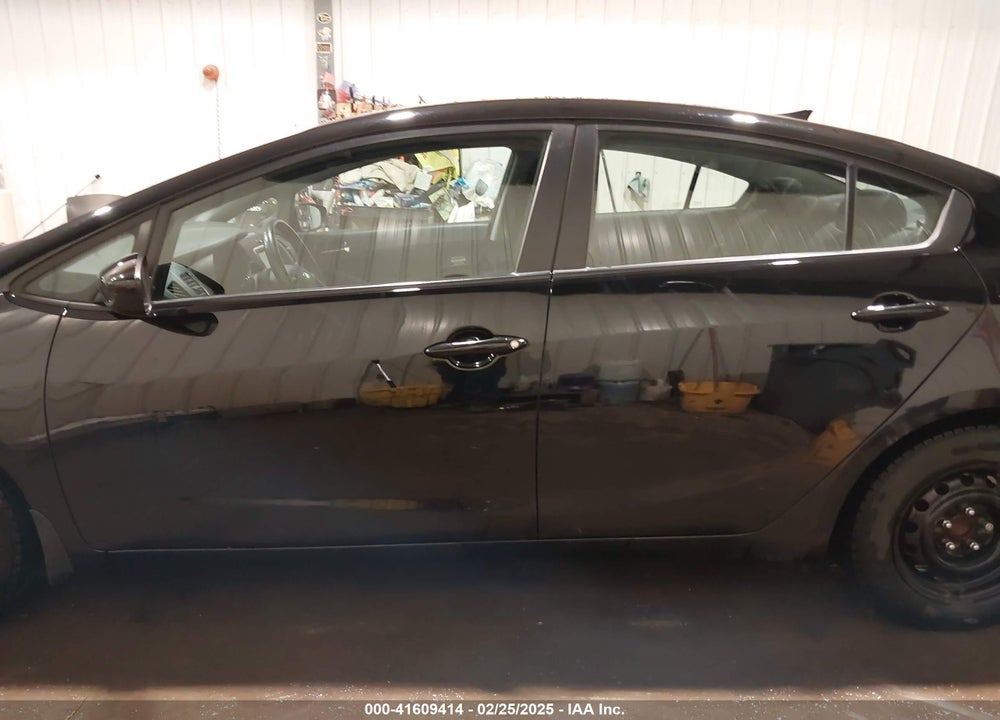 2017 KIA FORTE VIN: 3KPFL4A77HE091372