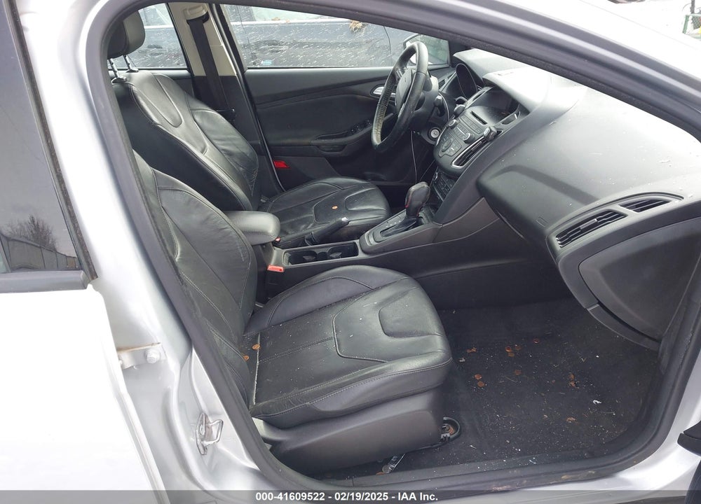 2015 FORD FOCUS VIN: 1FADP3F24FL268232