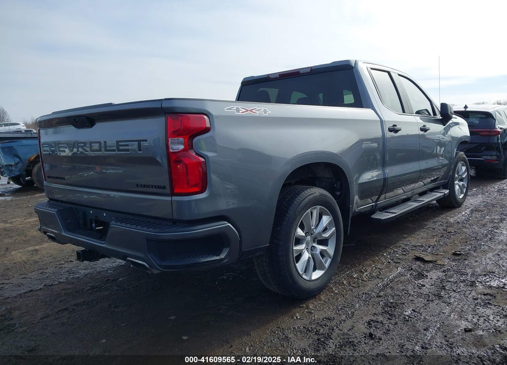 2021 CHEVROLET SILVERADO 1500 4WD DOUBLE CAB STANDARD BED CUSTOM VIN: 1GCRYBEF8MZ113267
