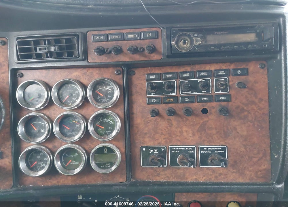 2003 KENWORTH CONSTRUCTION W900 VIN: 1XKWDB9X23J389589