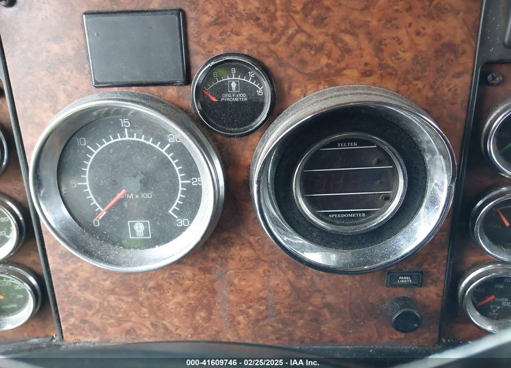 2003 KENWORTH CONSTRUCTION W900 VIN: 1XKWDB9X23J389589