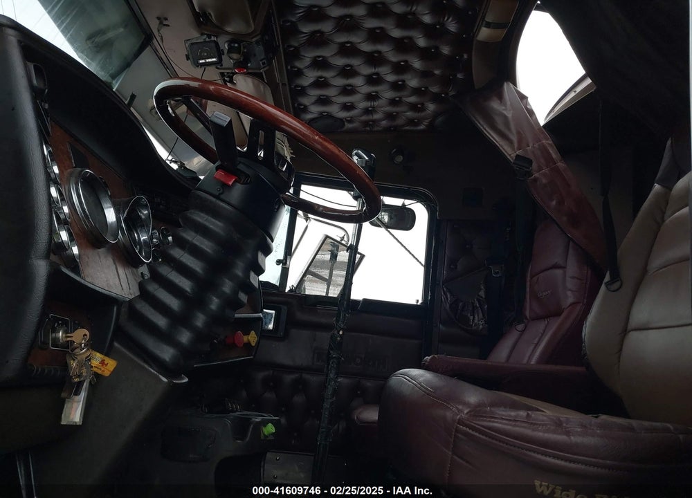 2003 KENWORTH CONSTRUCTION W900 VIN: 1XKWDB9X23J389589
