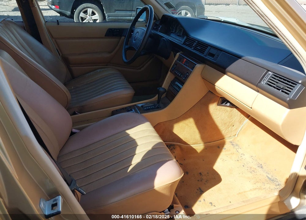 1986 MERCEDES-BENZ 300 E VIN: WDBEA30D5GA213584