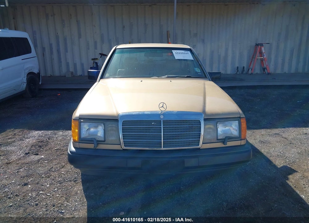 1986 MERCEDES-BENZ 300 E VIN: WDBEA30D5GA213584