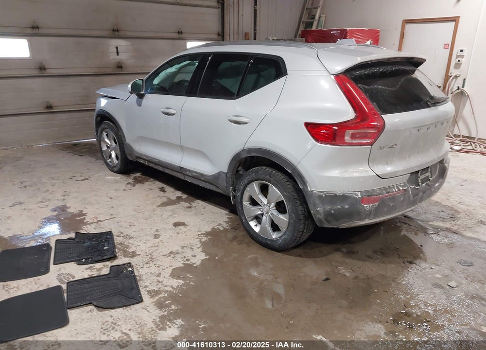 2022 VOLVO XC40 T5 MOMENTUM VIN: YV4162UK7N2759893