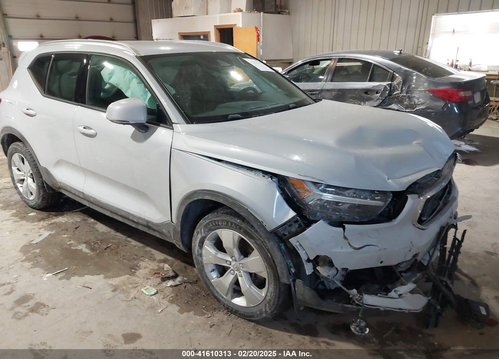 2022 VOLVO XC40 T5 MOMENTUM VIN: YV4162UK7N2759893