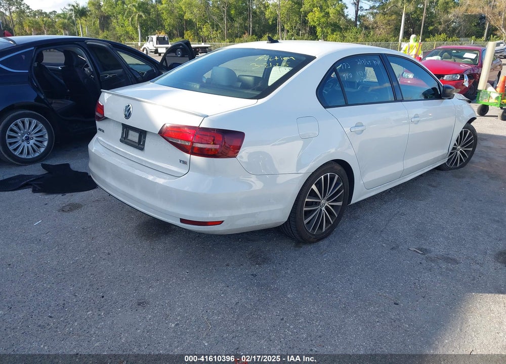 2016 VOLKSWAGEN JETTA VIN: 3VWD17AJ2GM237561
