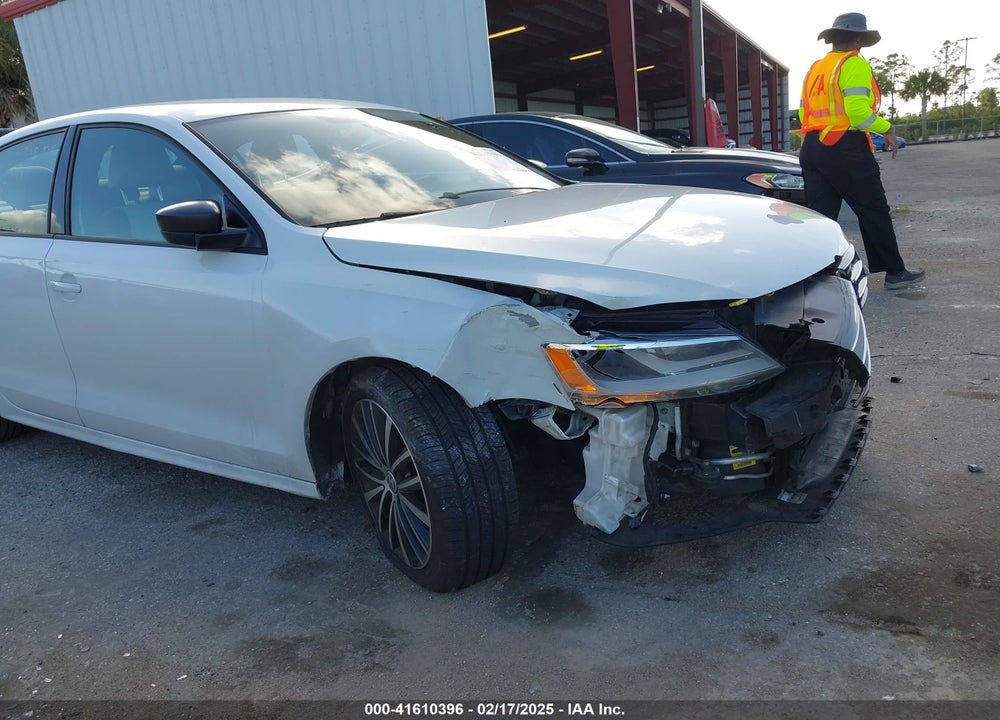 2016 VOLKSWAGEN JETTA VIN: 3VWD17AJ2GM237561