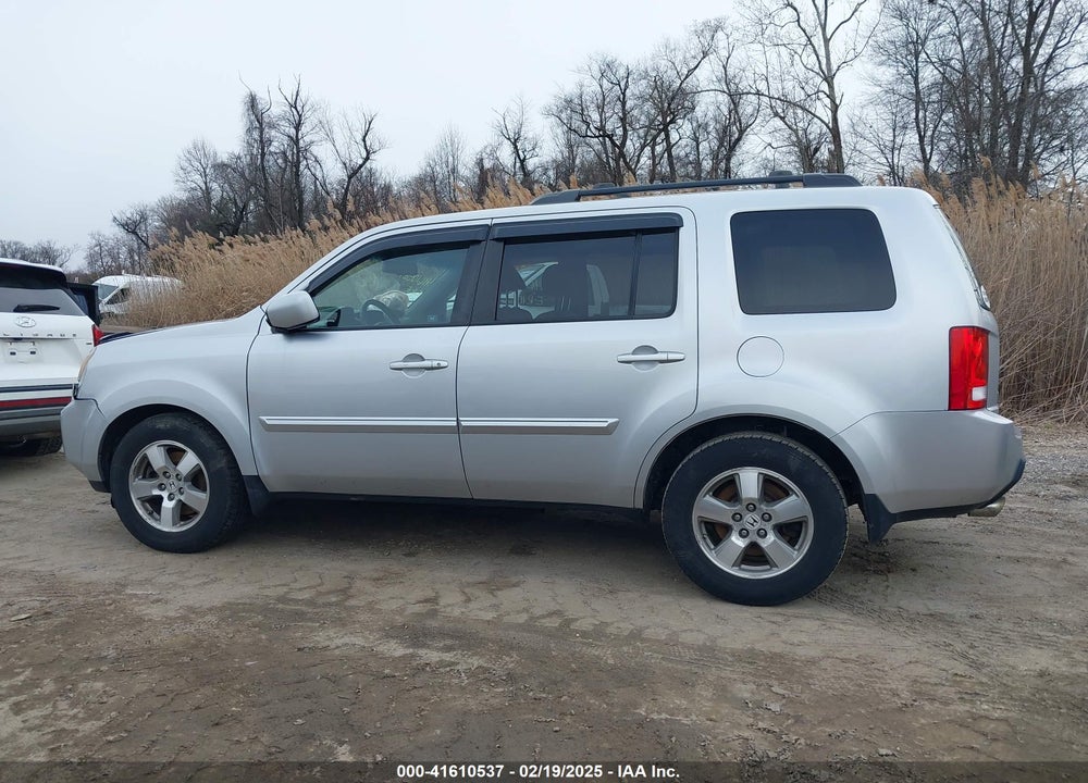 2011 HONDA PILOT EX-L VIN: 5FNYF4H59BB002357