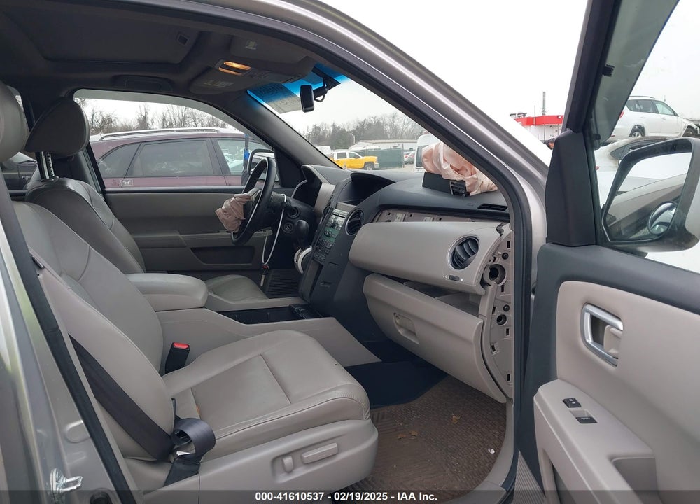2011 HONDA PILOT EX-L VIN: 5FNYF4H59BB002357