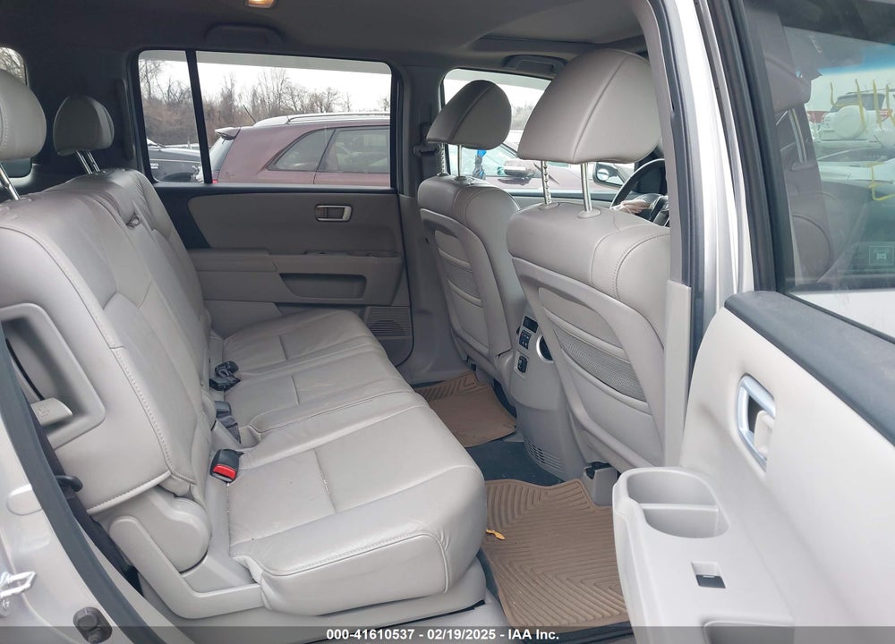 2011 HONDA PILOT EX-L VIN: 5FNYF4H59BB002357