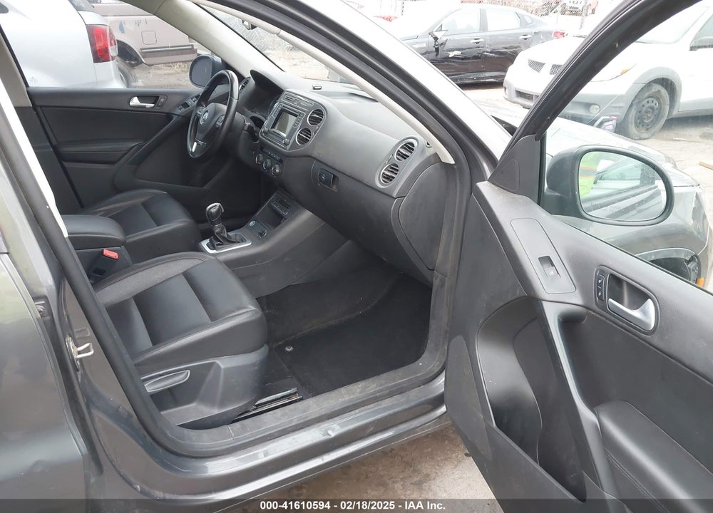 2016 VOLKSWAGEN TIGUAN S VIN: WVGAV7AX1GW513934