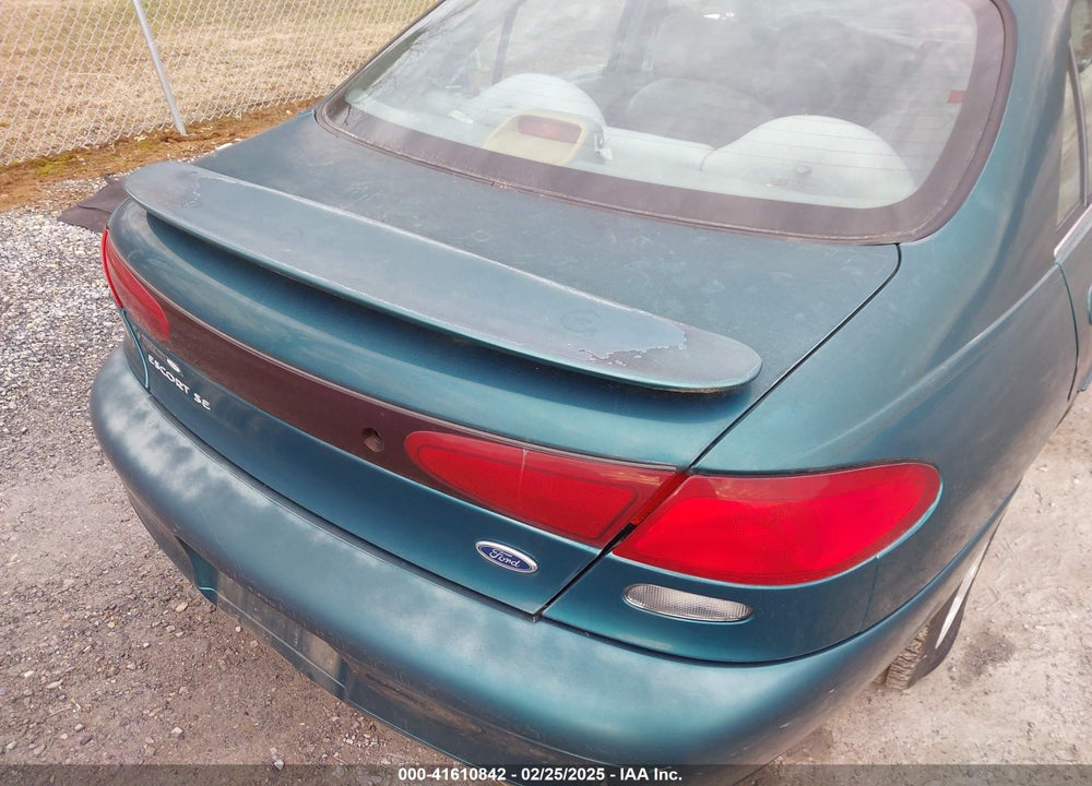 1998 FORD ESCORT SE VIN: 1FAFP13P0WW255845