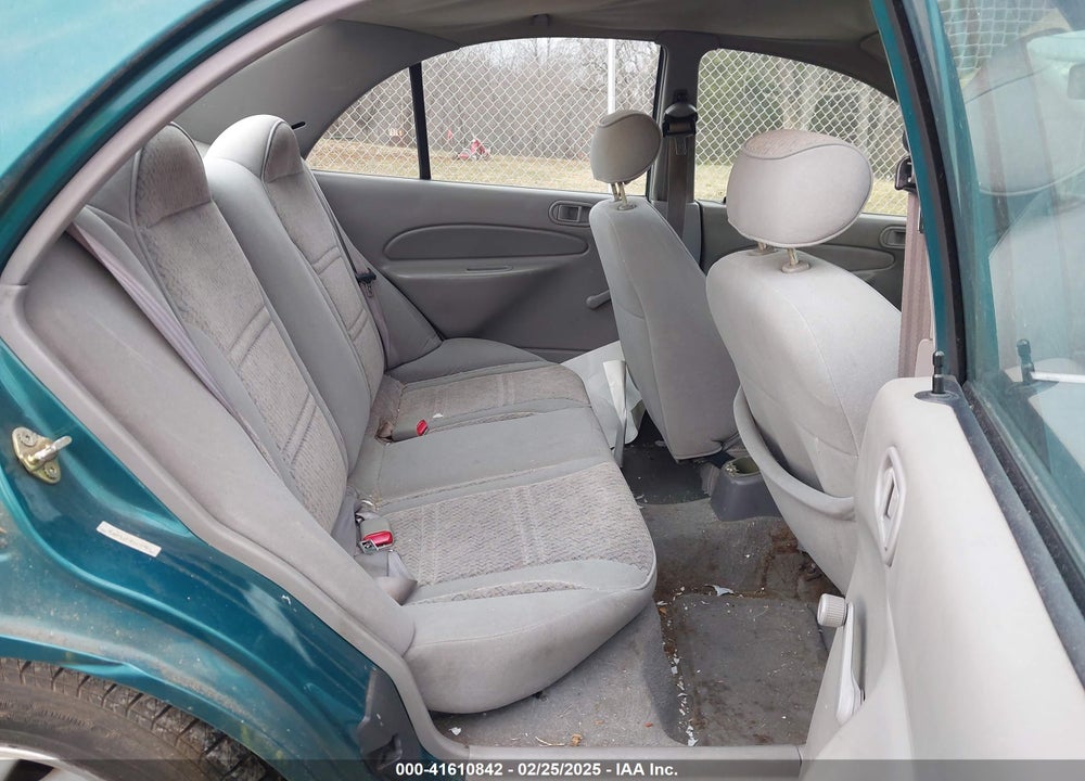 1998 FORD ESCORT SE VIN: 1FAFP13P0WW255845