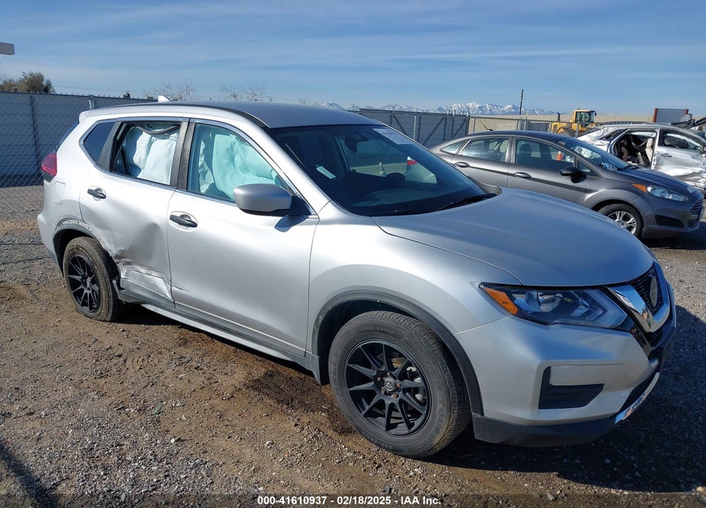 2018 NISSAN ROGUE S VIN: KNMAT2MT3JP561099