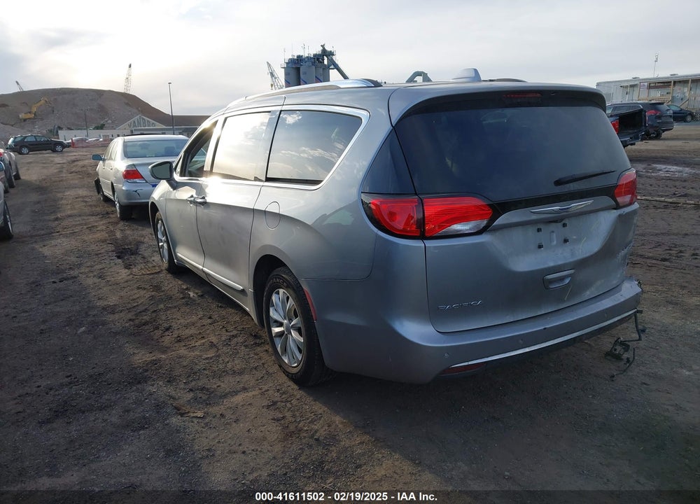 2019 CHRYSLER PACIFICA TOURING L VIN: 2C4RC1BG2KR653341