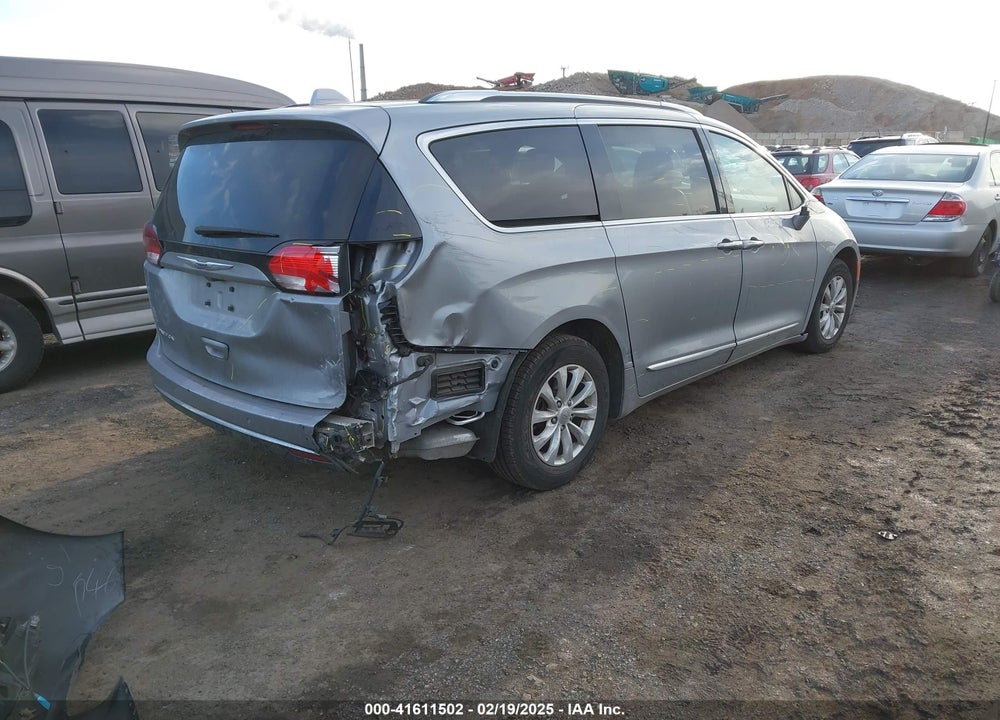 2019 CHRYSLER PACIFICA TOURING L VIN: 2C4RC1BG2KR653341