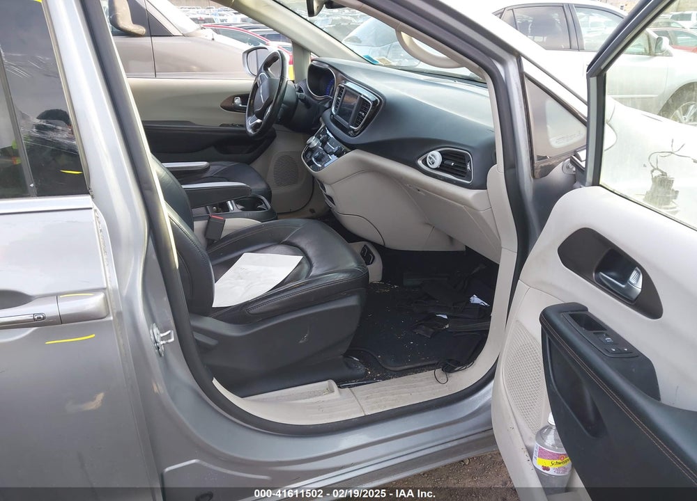 2019 CHRYSLER PACIFICA TOURING L VIN: 2C4RC1BG2KR653341