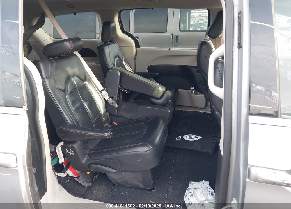 2019 CHRYSLER PACIFICA TOURING L VIN: 2C4RC1BG2KR653341