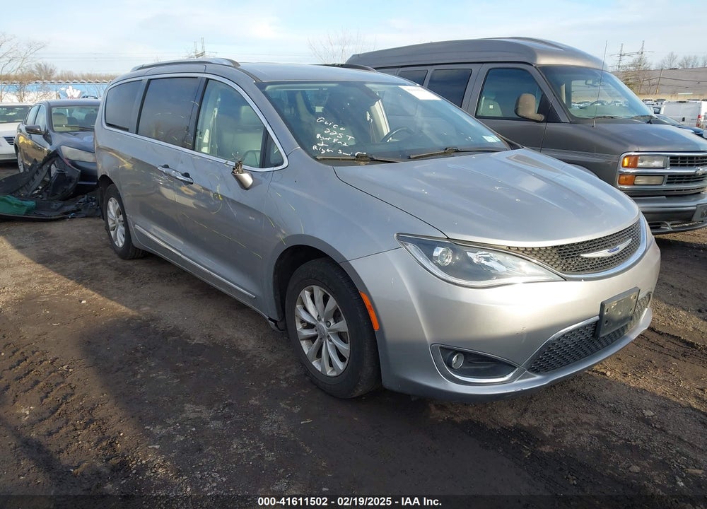 2019 CHRYSLER PACIFICA TOURING L VIN: 2C4RC1BG2KR653341