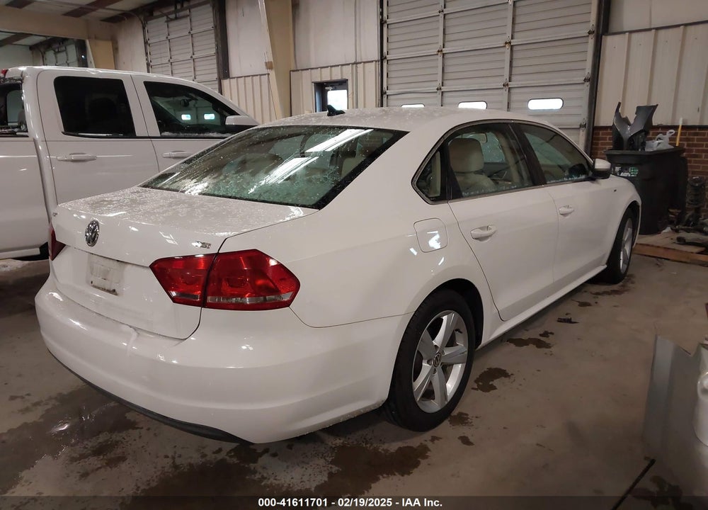2014 VOLKSWAGEN PASSAT VIN: 1VWAT7A33EC021599