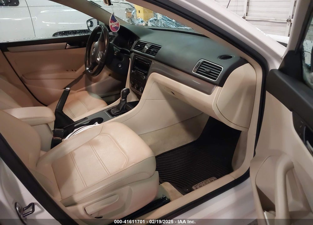 2014 VOLKSWAGEN PASSAT VIN: 1VWAT7A33EC021599