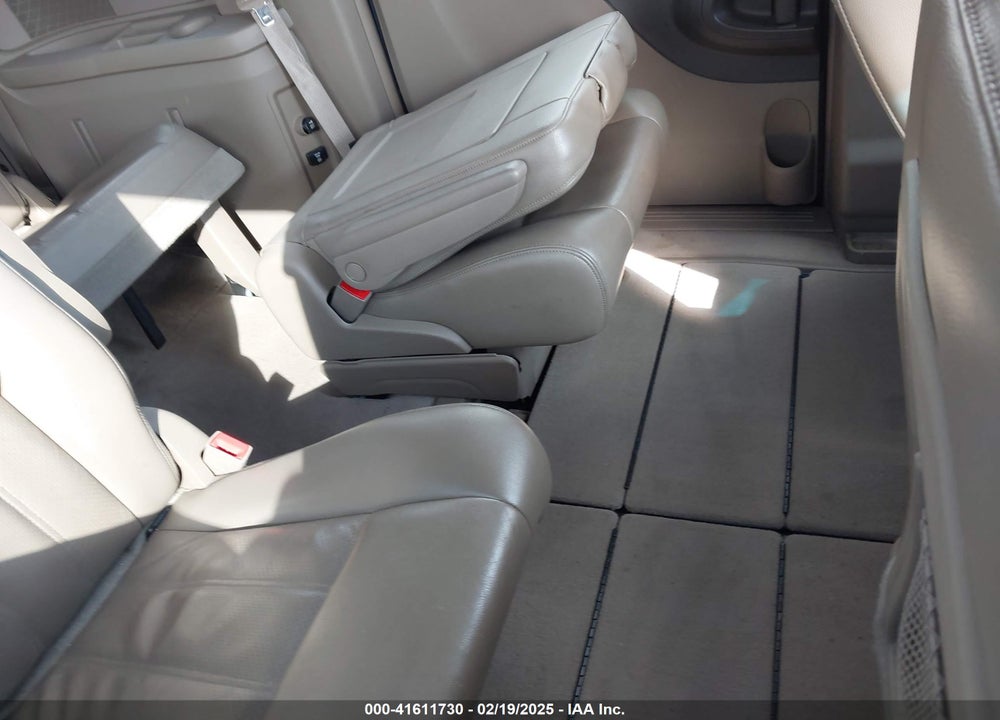 2011 CHRYSLER TOWN & COUNTRY TOURING-L VIN: 2A4RR8DG9BR665825