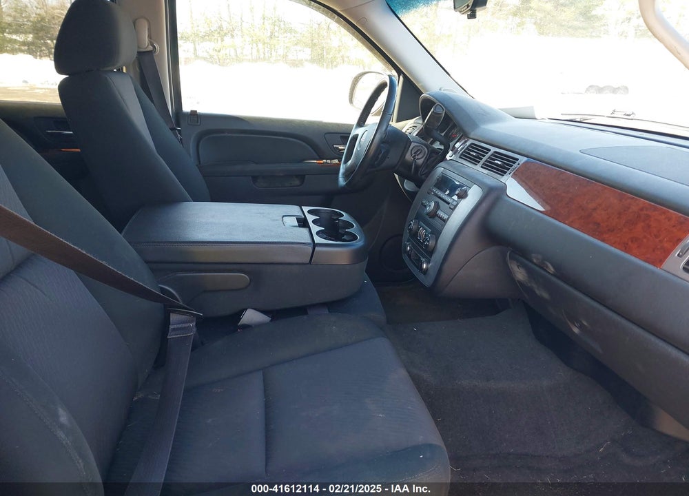2013 GMC YUKON SLE VIN: 1GKS2AE03DR354179
