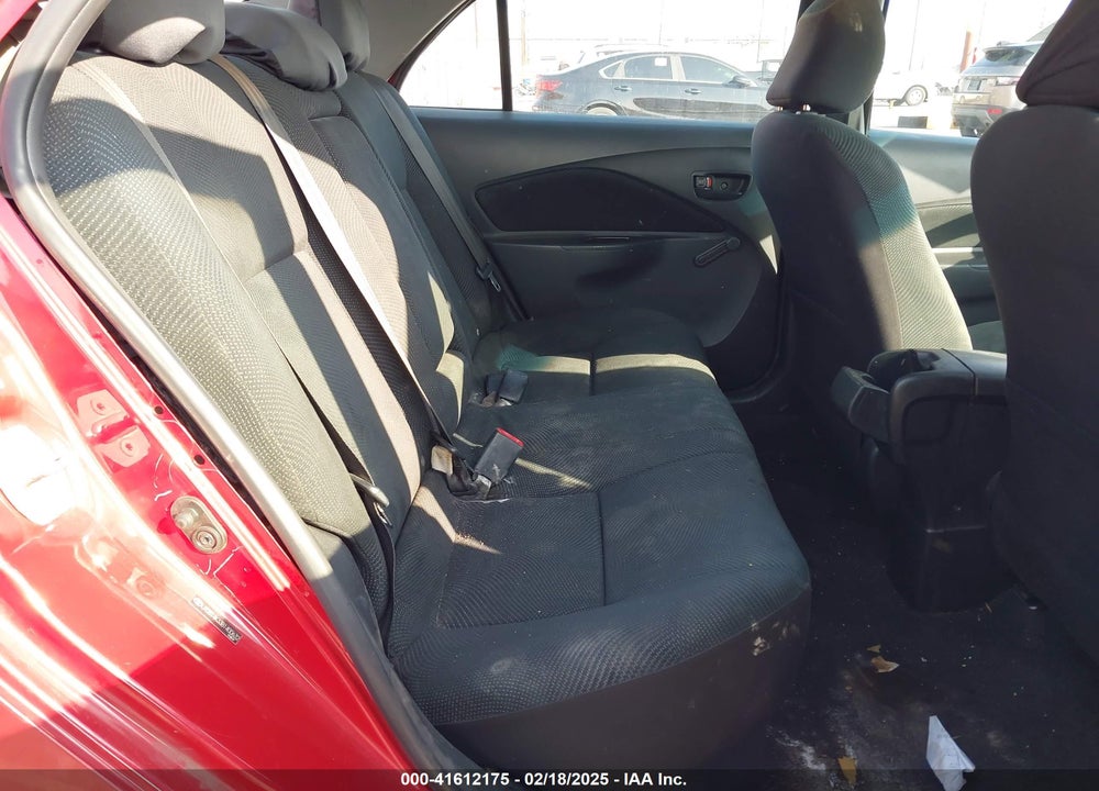 2011 TOYOTA YARIS VIN: JTDBT4K33B1400632