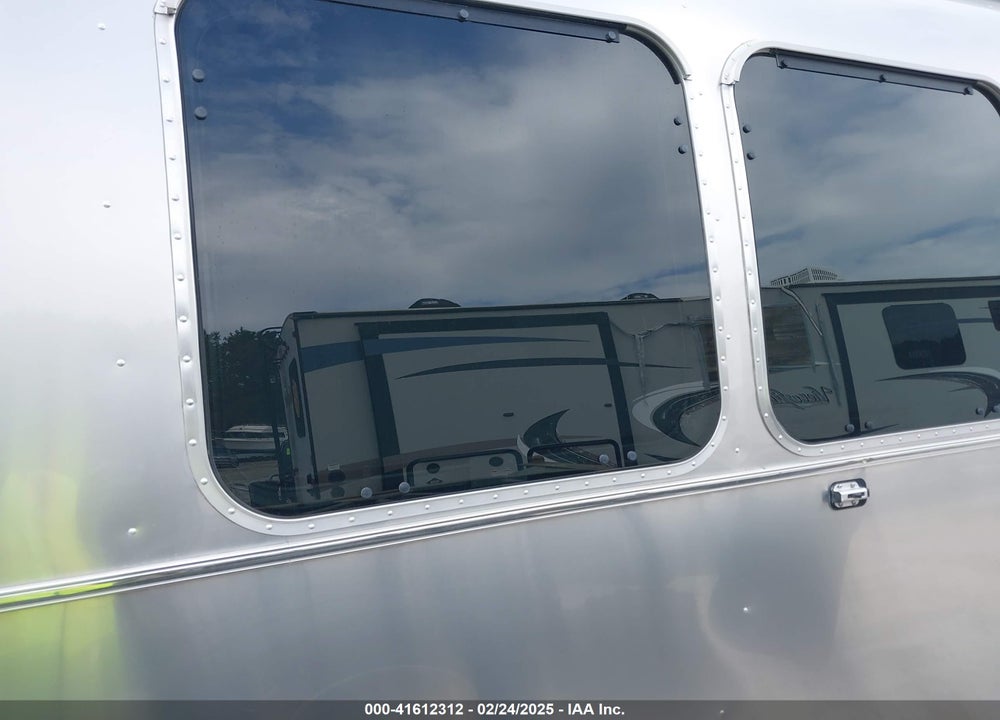 2017 AIRSTREAM FLYING CLOUD VIN: 1STJ9YM26HJ538374