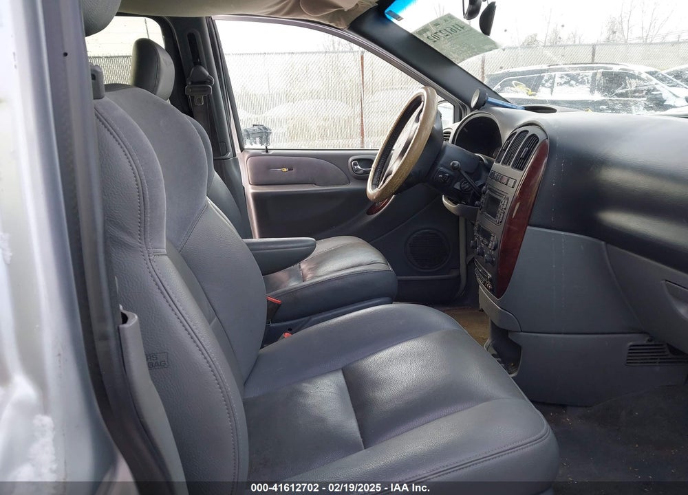 2004 CHRYSLER TOWN & COUNTRY LIMITED VIN: 2C8GT64L64R541576