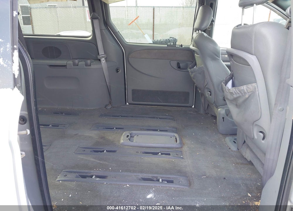 2004 CHRYSLER TOWN & COUNTRY LIMITED VIN: 2C8GT64L64R541576