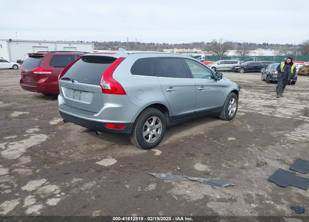 2011 VOLVO XC60 VIN: YV4940DZ4B2190040