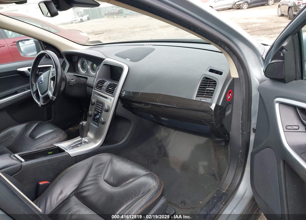 2011 VOLVO XC60 VIN: YV4940DZ4B2190040