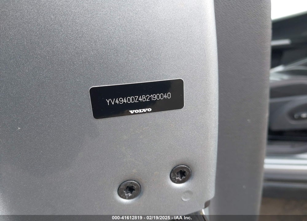 2011 VOLVO XC60 VIN: YV4940DZ4B2190040