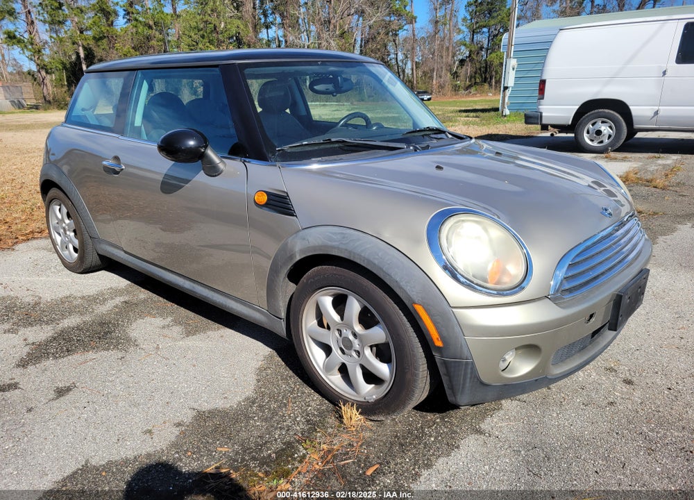 2009 MINI COOPER VIN: WMWMF33589TU73548