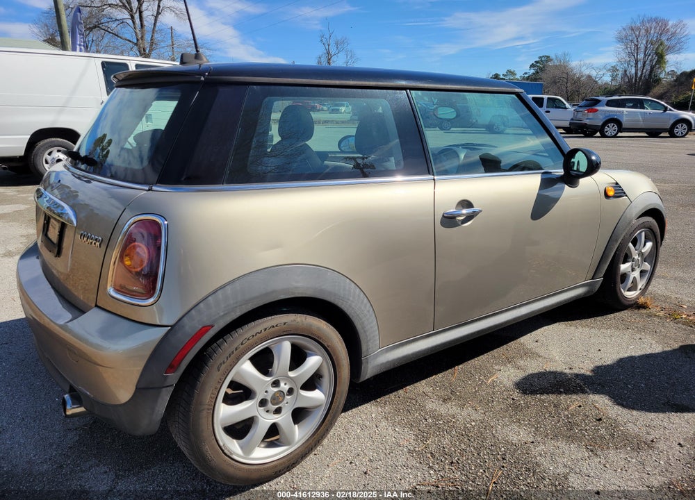 2009 MINI COOPER VIN: WMWMF33589TU73548