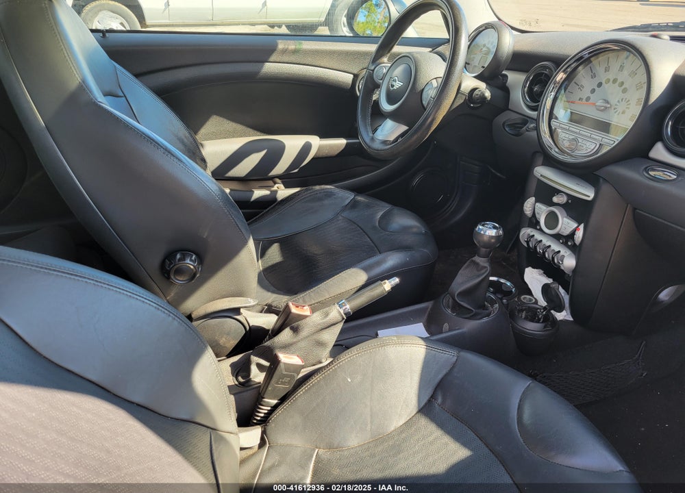 2009 MINI COOPER VIN: WMWMF33589TU73548