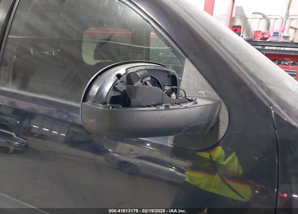 2007 GMC YUKON SLE VIN: 1GKFC13047J317257