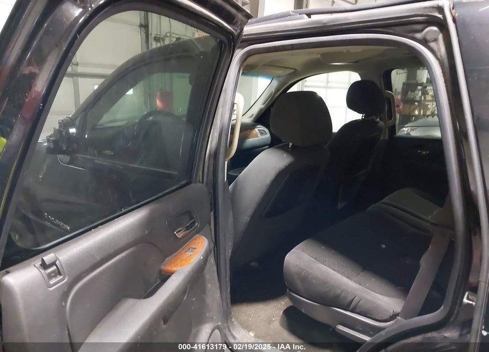 2007 GMC YUKON SLE VIN: 1GKFC13047J317257