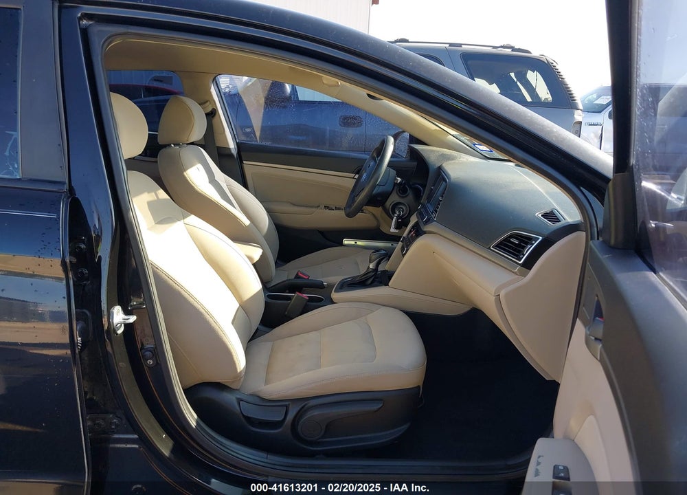 2018 HYUNDAI ELANTRA VIN: KMHD84LF3JU504159
