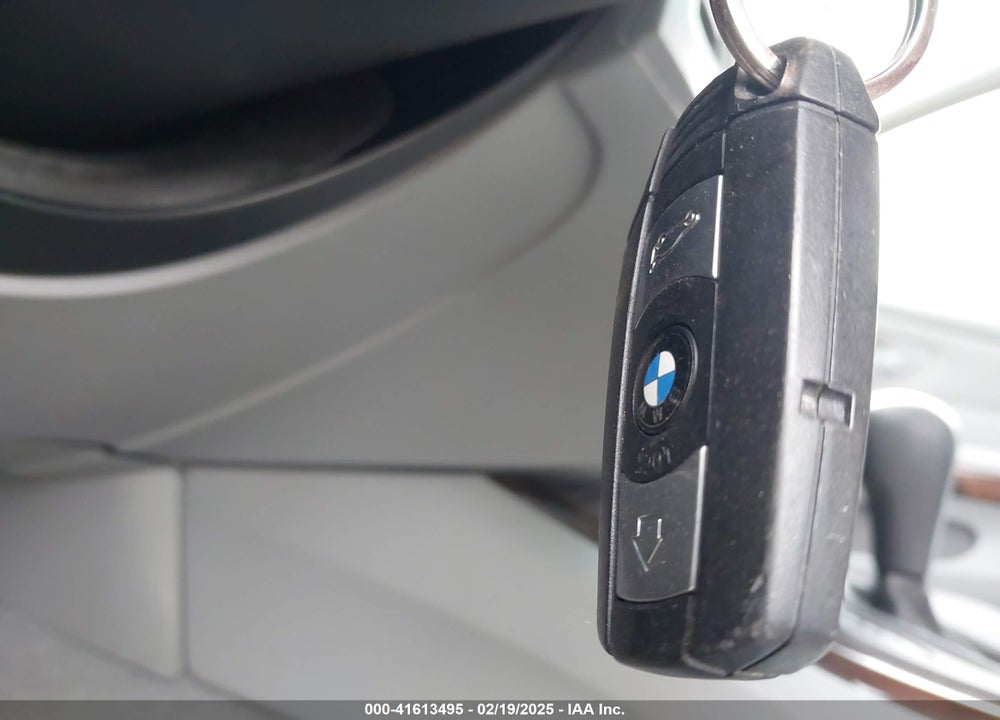 2006 BMW 330 VIN: WBAVB33546KR81548