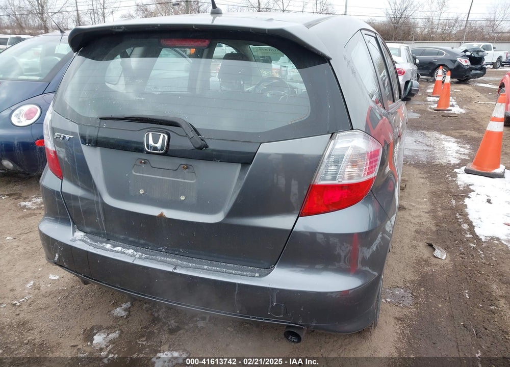 2013 HONDA FIT VIN: JHMGE8H51DC001403
