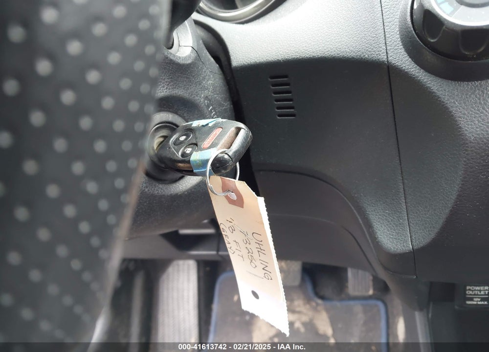 2013 HONDA FIT VIN: JHMGE8H51DC001403
