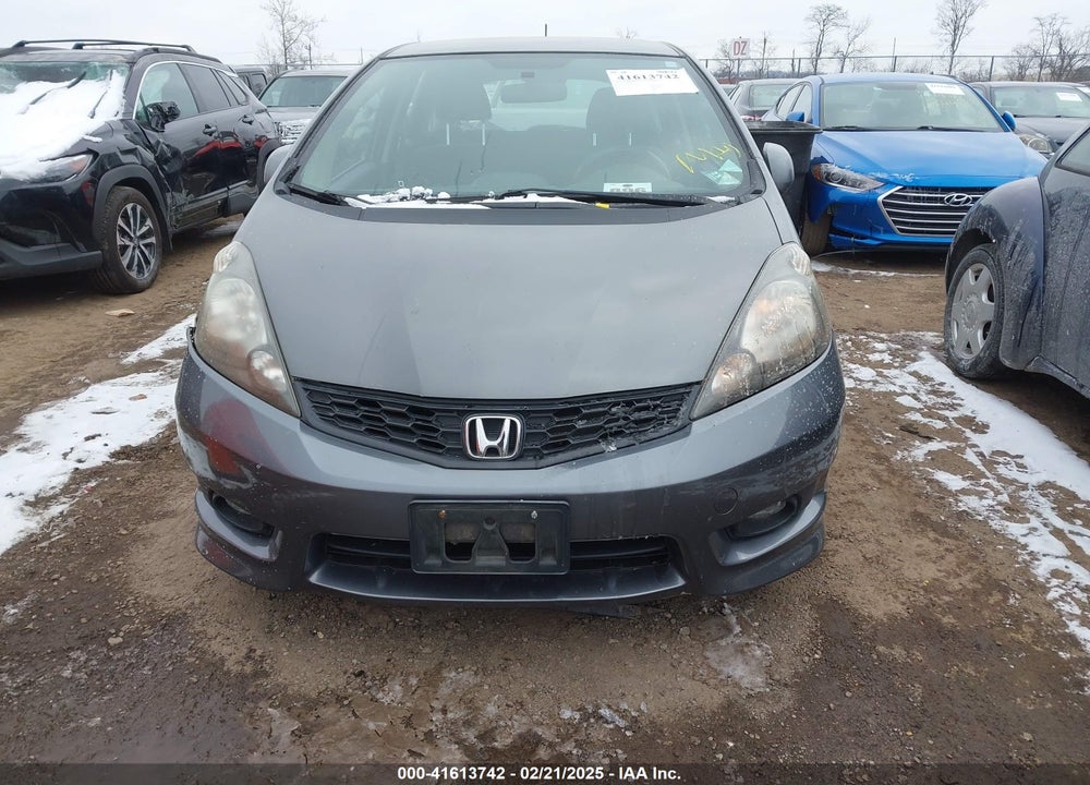 2013 HONDA FIT VIN: JHMGE8H51DC001403