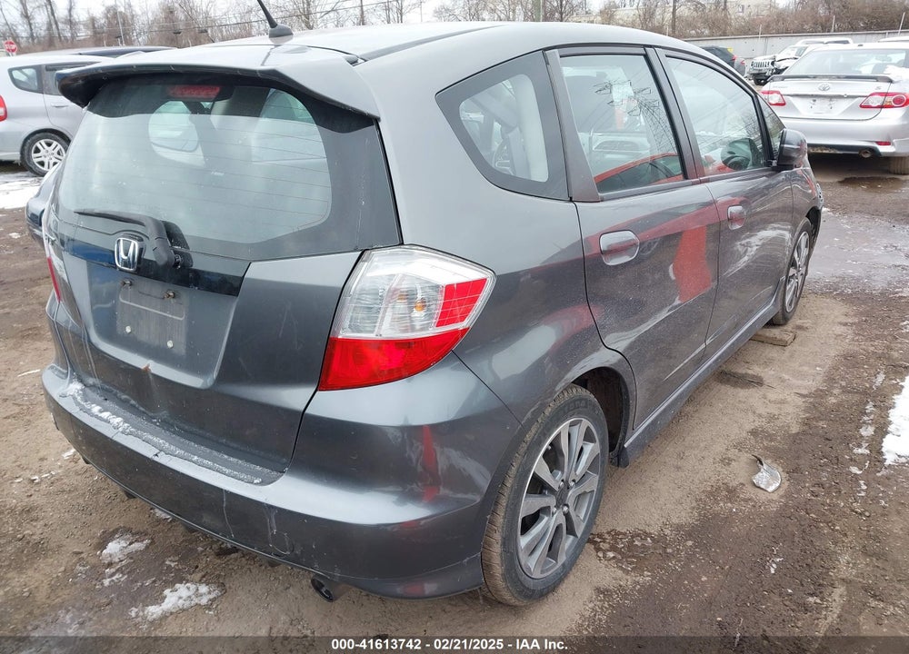 2013 HONDA FIT VIN: JHMGE8H51DC001403