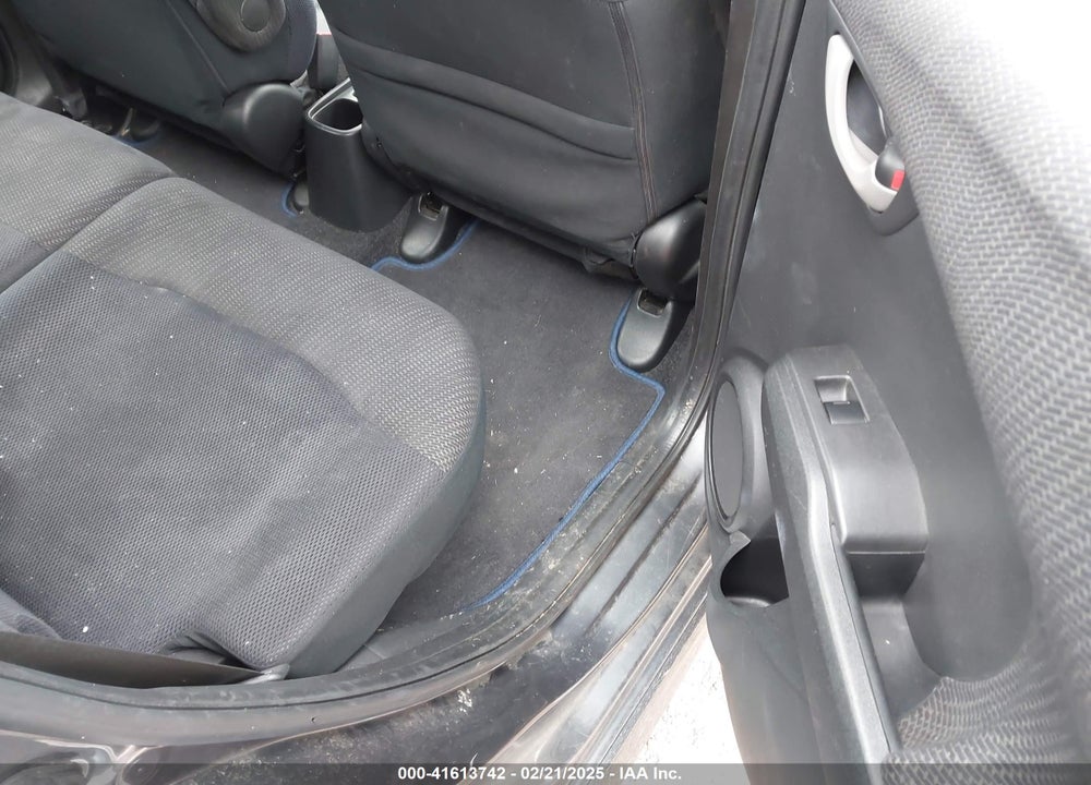 2013 HONDA FIT VIN: JHMGE8H51DC001403