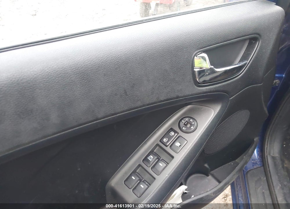 2018 KIA FORTE VIN: 3KPFL4A7XJE192332